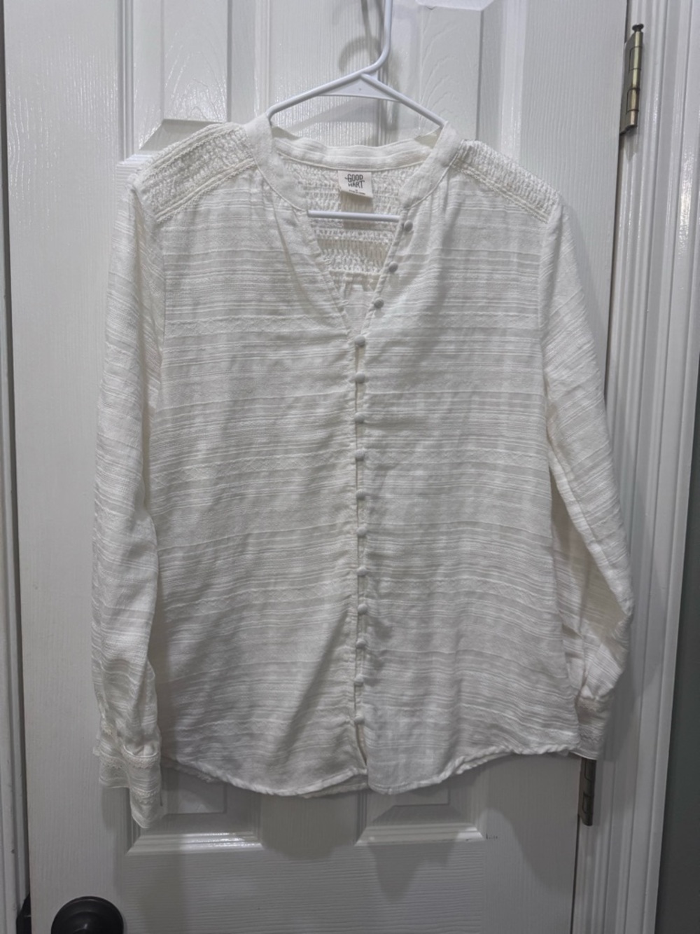 NWOT Good Hart White Textured Button-Front Women's Blouse